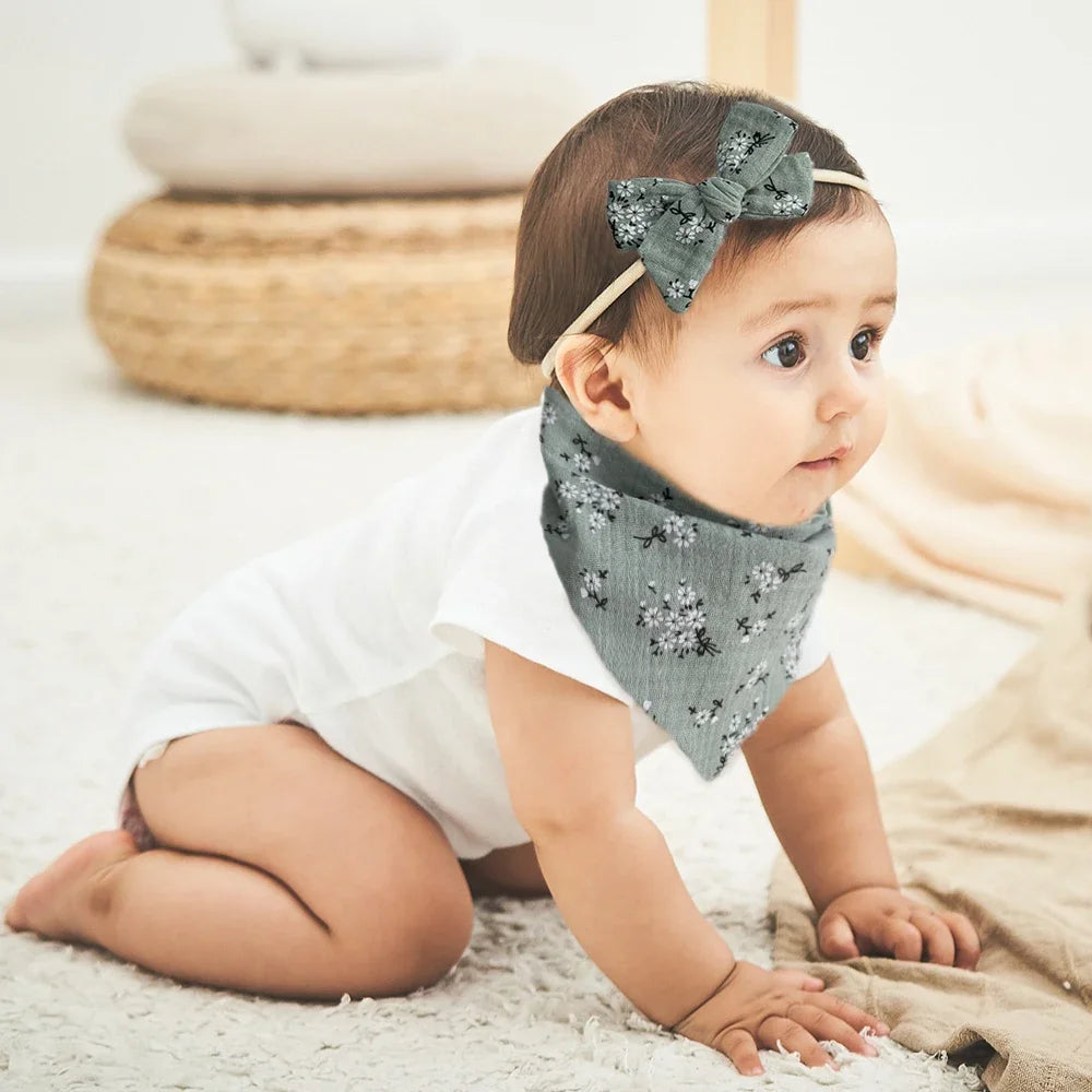 3Pcs/set Soft Baby Bib Bow Headband Adjustable Button Triangle Saliva Towel Print Infant Baby Feeding Burp Cloth Baby Headband